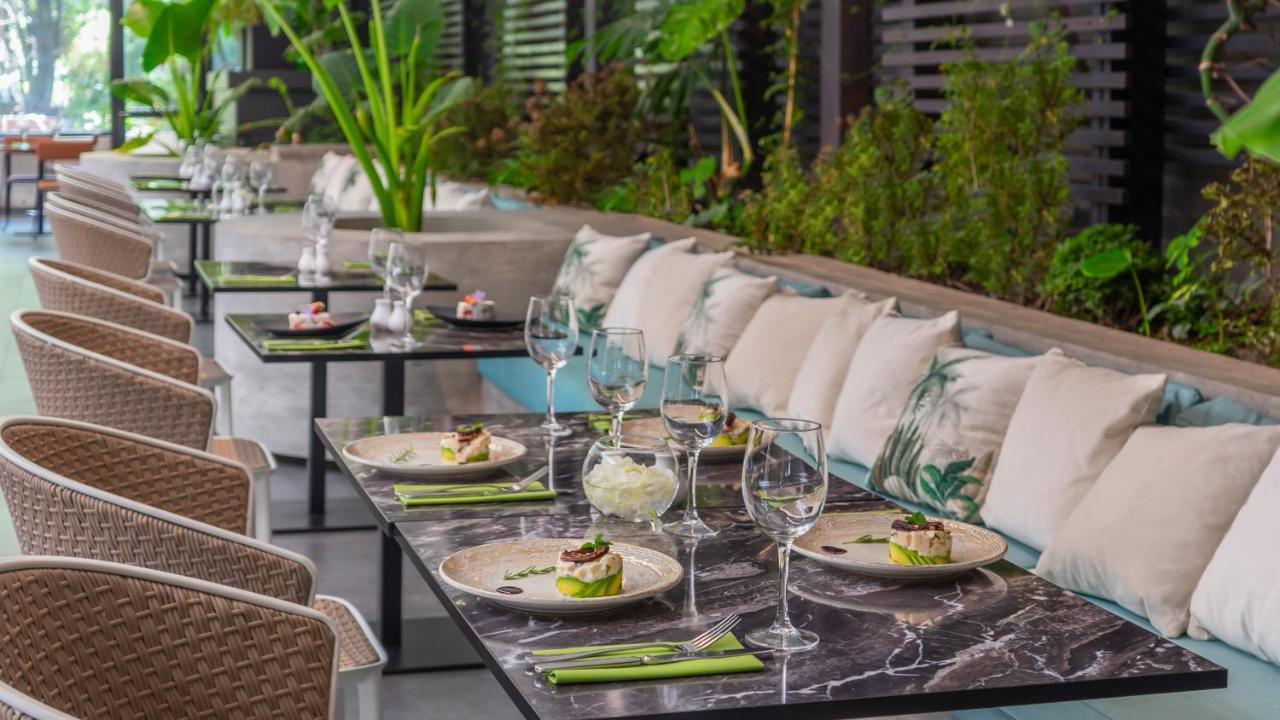 Отель Pullman Santiago El Bosque Экстерьер фото The Terrace