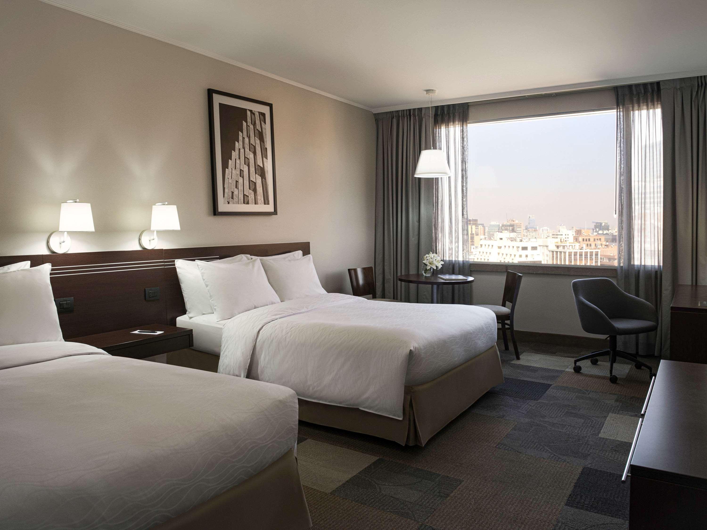 Отель Pullman Santiago El Bosque Экстерьер фото A guest room at the Hilton San Francisco
