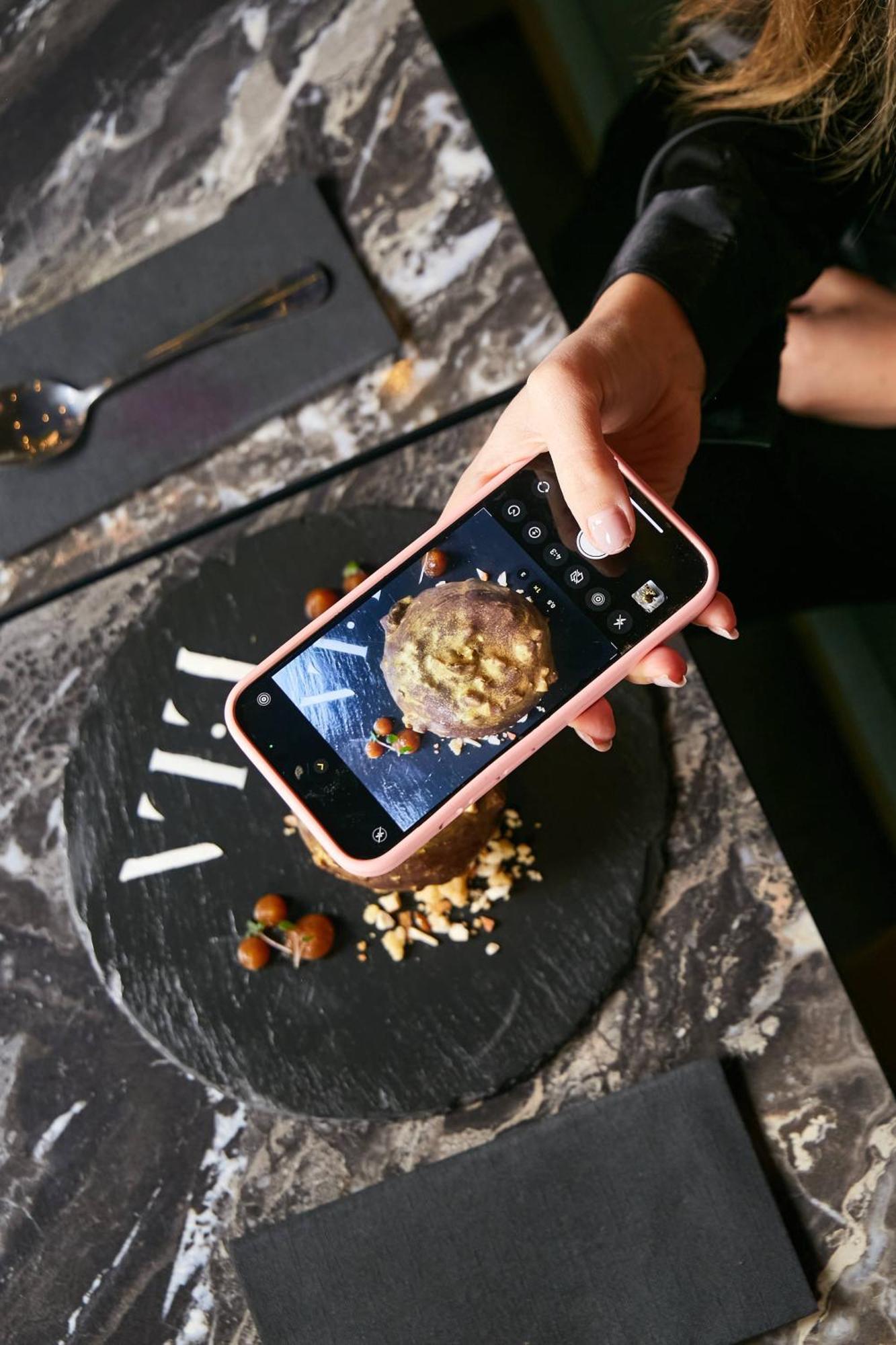 Отель Pullman Santiago El Bosque Экстерьер фото A smartphone being used to take a photograph of a food item