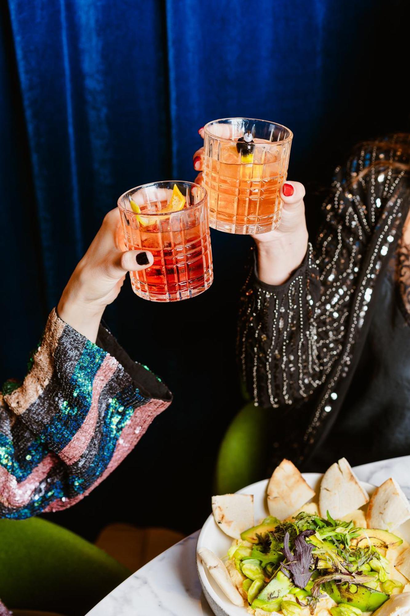Отель Pullman Santiago El Bosque Экстерьер фото Two women holding cocktails