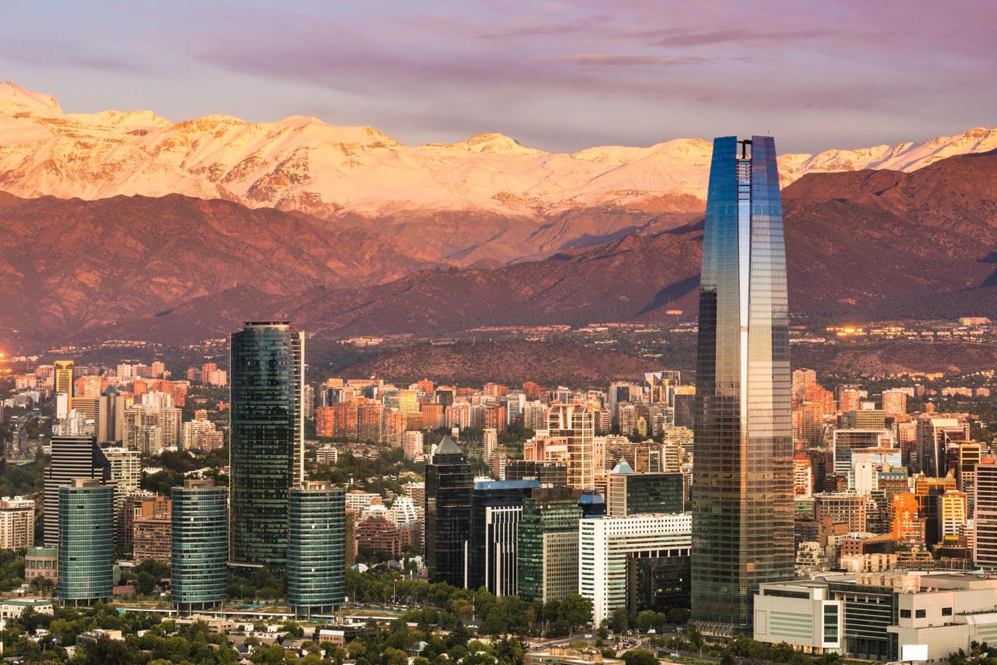 Отель Pullman Santiago El Bosque Экстерьер фото Santiago skyline